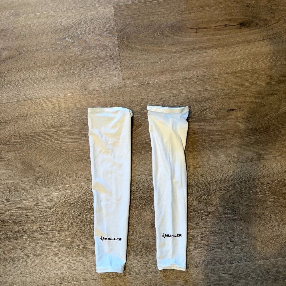 Mueller compression white arm sleeves (no padding)